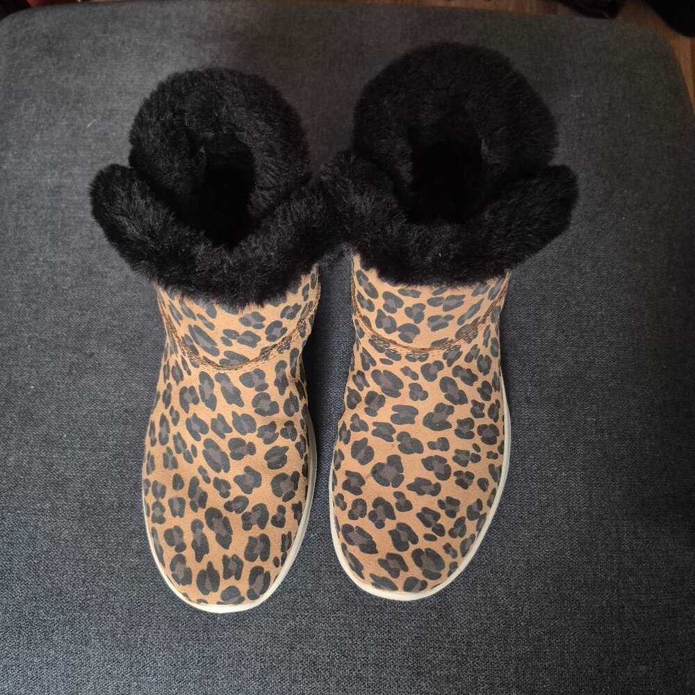 Skechers on-the-go snow kitty size 7